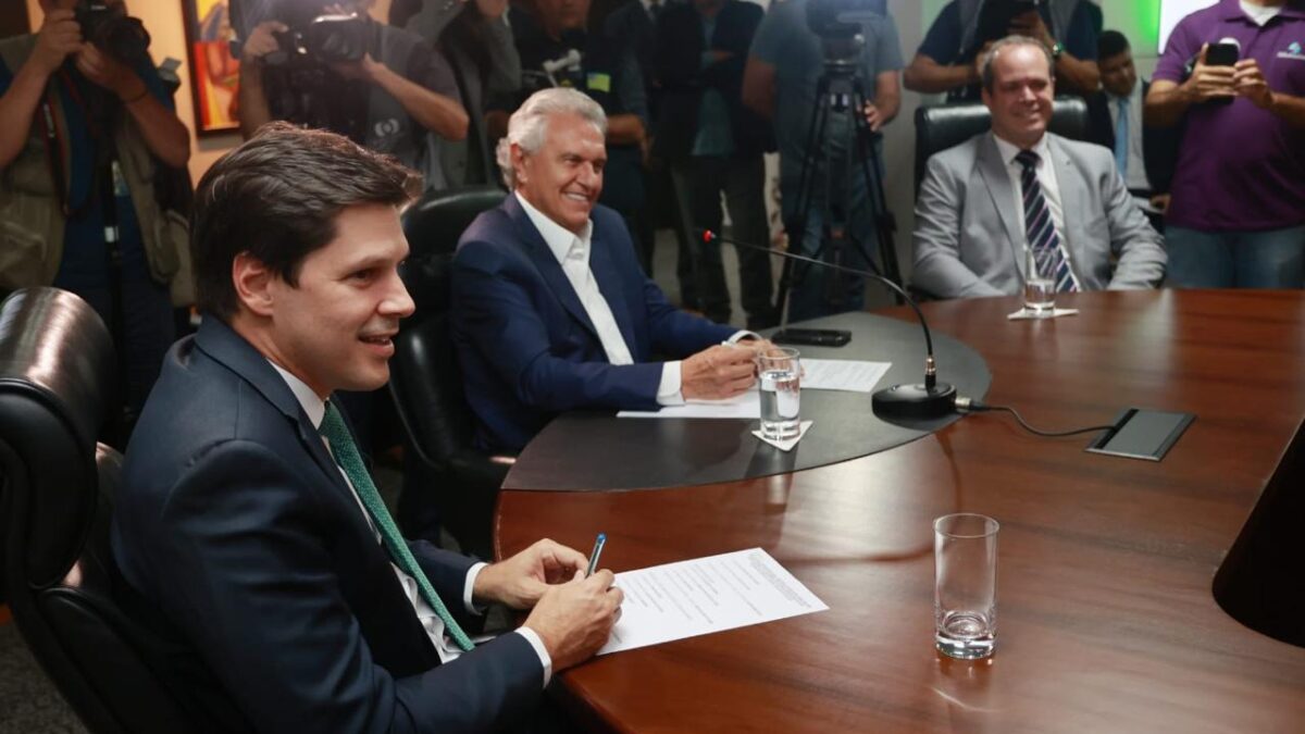 Daniel Vilela ao lado de Ronaldo Caiado e Rudson Guerra