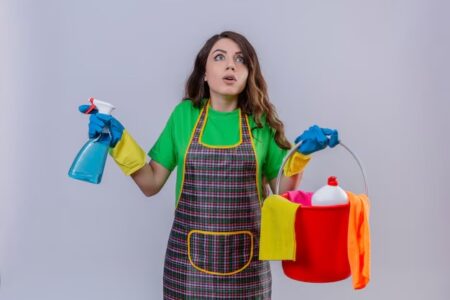 Dia da Empregada Doméstica: Três em cada quatro profissionais trabalham sem carteira assinada Advogado trabalhista explica os direitos