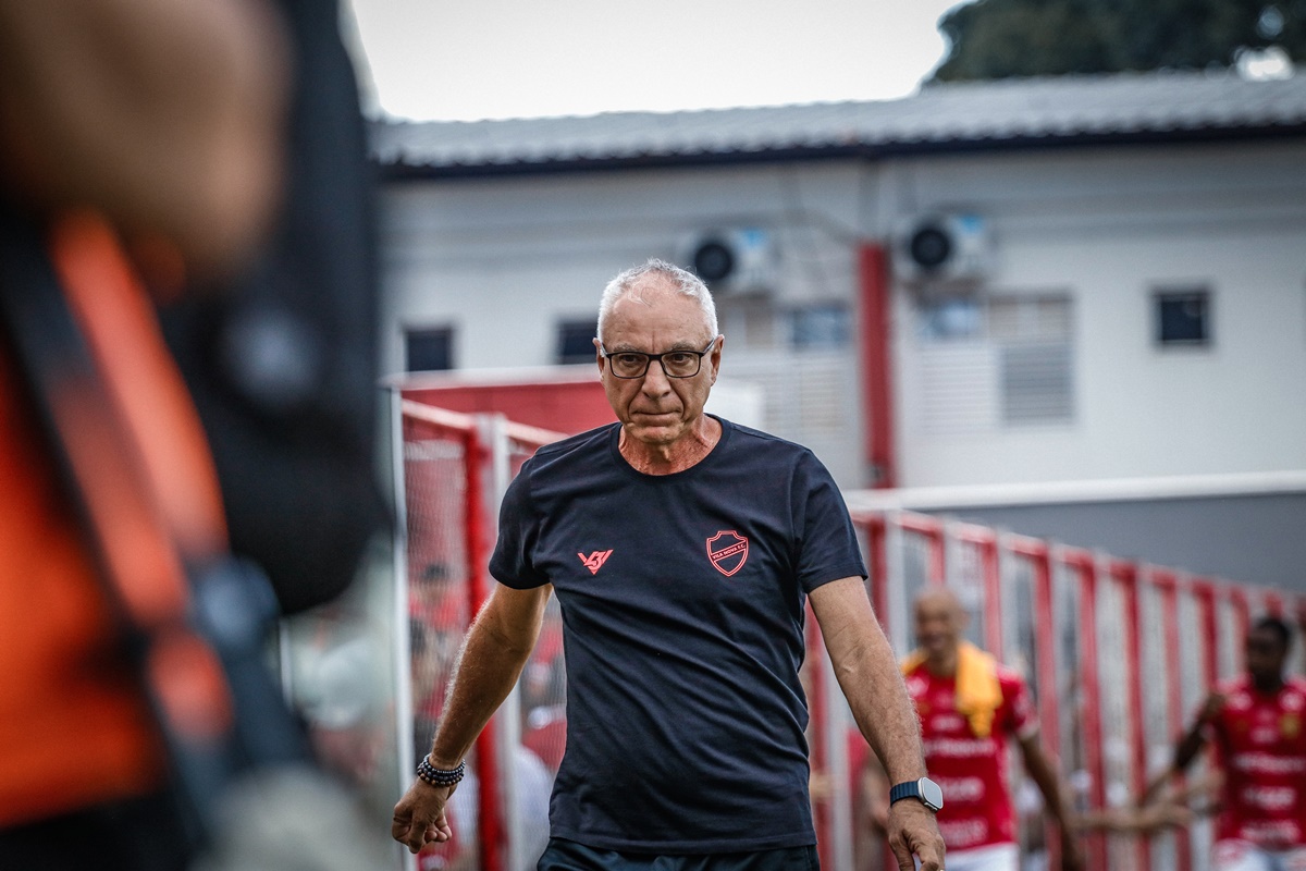 Márcio Fernandes falou sobre desgaste físico do time do Vila Nova em final e diz “ainda estamos no jogo”