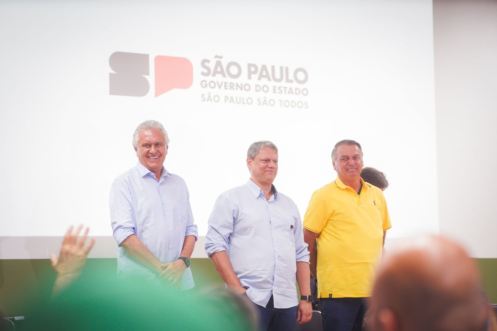 Ao lado de Caiado e Tarcísio, Bolsonaro diz que eleitores podem ‘ficar tranquilos’ se ele estiver inelegível