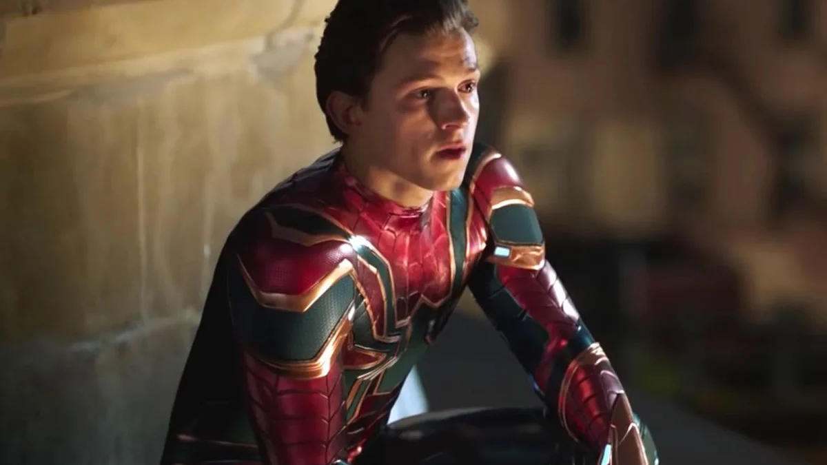 Tom Holland revelou que está trabalhando ao lado dos roteiristas do Marvel Studios para definir a trama de "Homem-Aranha 4". Em entrevista ao site Deadline, o ator comemorou ter sido incluído "pela primeira vez tão cedo no processo criativo".