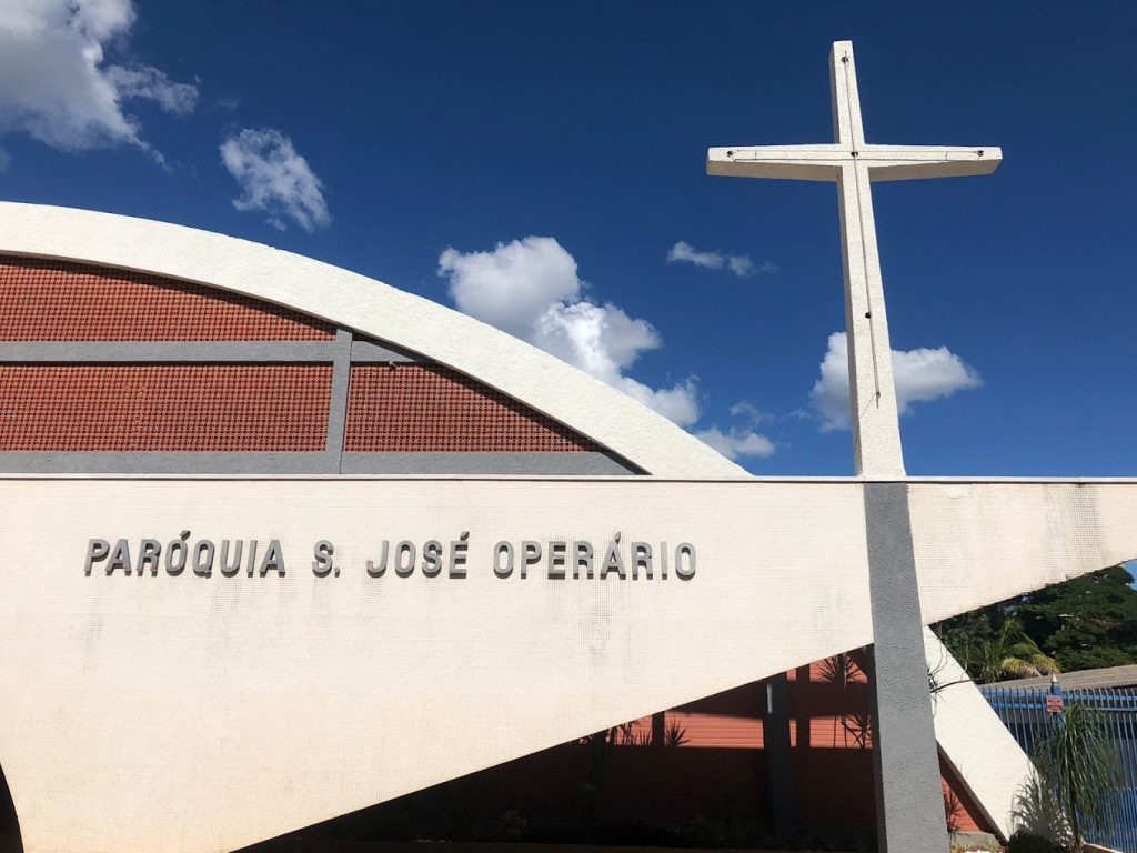 Igreja vai distribuir mil “canetas abençoadas” no enem dos concursos