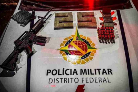 Fuzil apreendido durante operação policial (Foto: Divulgação)