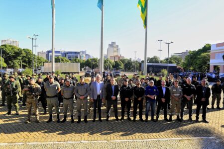 Cinquenta e nove policiais goianos retornam de ajuda humanitária no RS nesta quarta