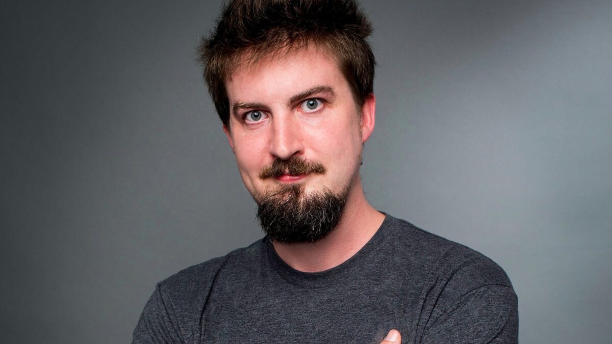 Adam Wingard, que dirigiu os dois últimos filmes de sucesso do MonsterVerse da Legendary, não retornará para uma terceira aventura, disseram várias fontes ao The Hollywood Reporter. Wingard dirigiu "Godzilla vs Kong", lançado em 2021, e este ano "Godzilla x Kong: O Novo Império".