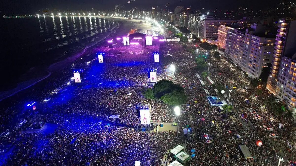 Show de Madonna reúne 1,6 milhão de pessoas em Copacabana