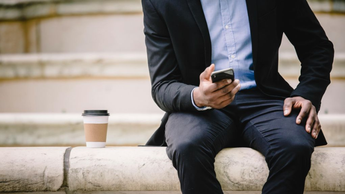 67% dos homens que usam app de paquera não vão a encontros, diz pesquisa