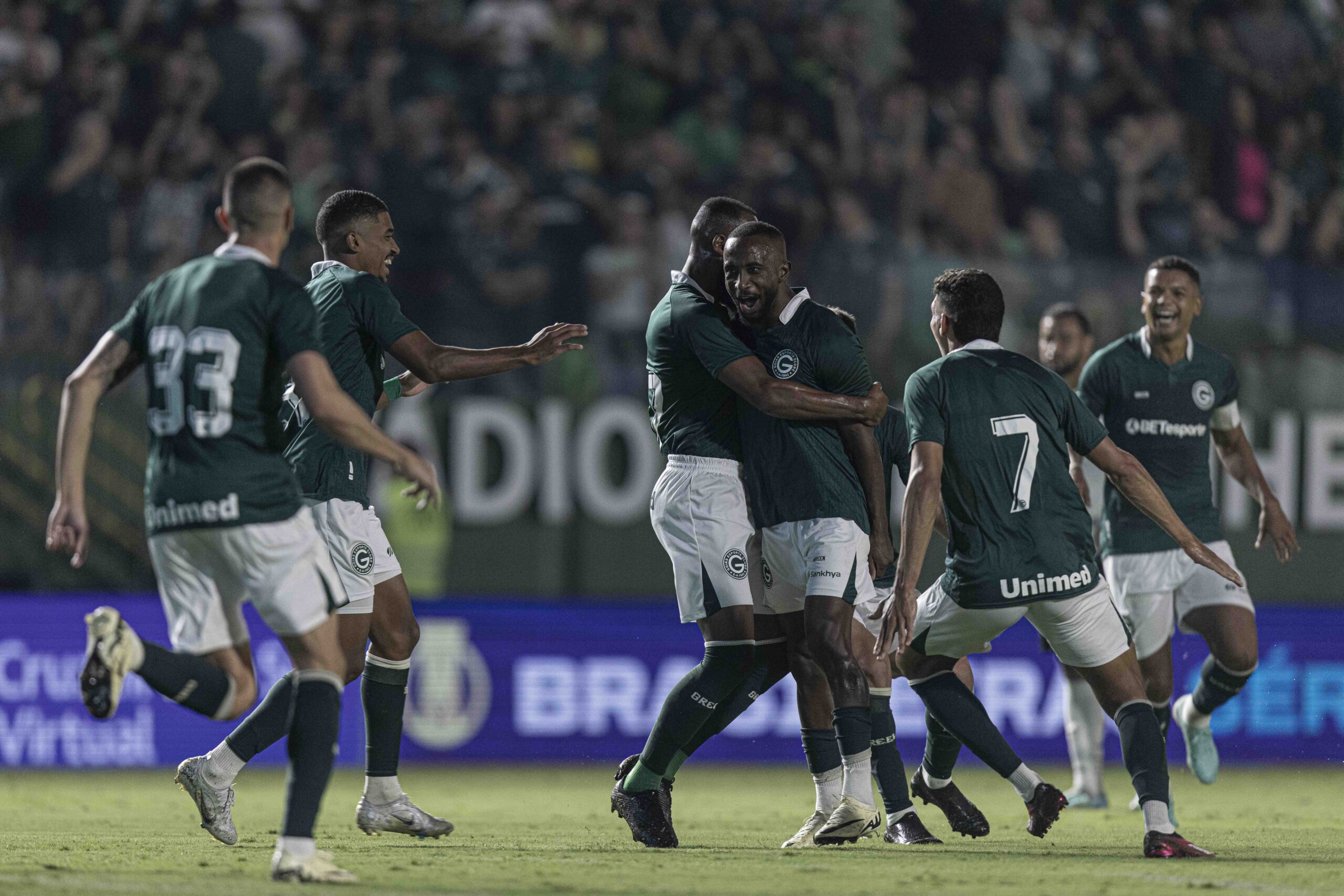 Goiás vence Ituano, embala terceira seguida e assume liderança provisória da Série B