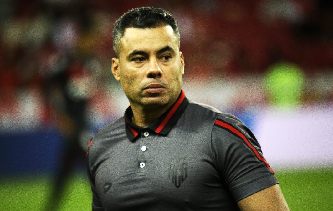 Jair Ventura durante jogo no Beira-Rio