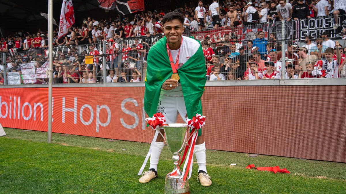 Baltazar comemorando título pelo FC Sion