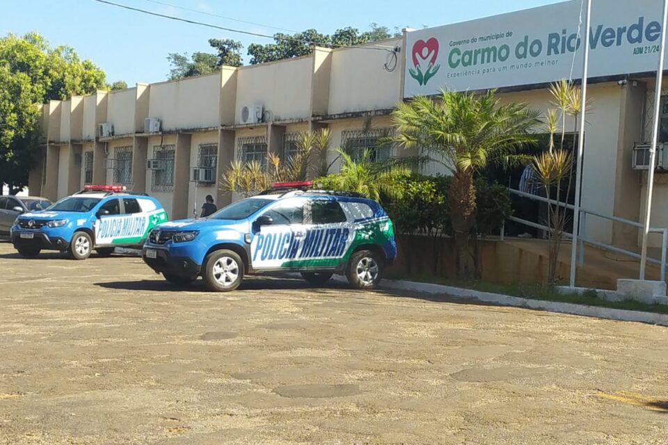 Oficial de Justiça cumpre busca e apreensão na prefeitura de Carmo do Rio Verde por processos licitatórios