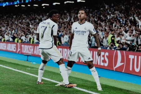 Rodrygo e Vini Jr comemorando gol pelo Real Madrid