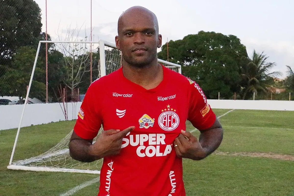 Trindade anuncia a contratação do experiente zagueiro Edson Silva para disputa da Divisão de Acesso