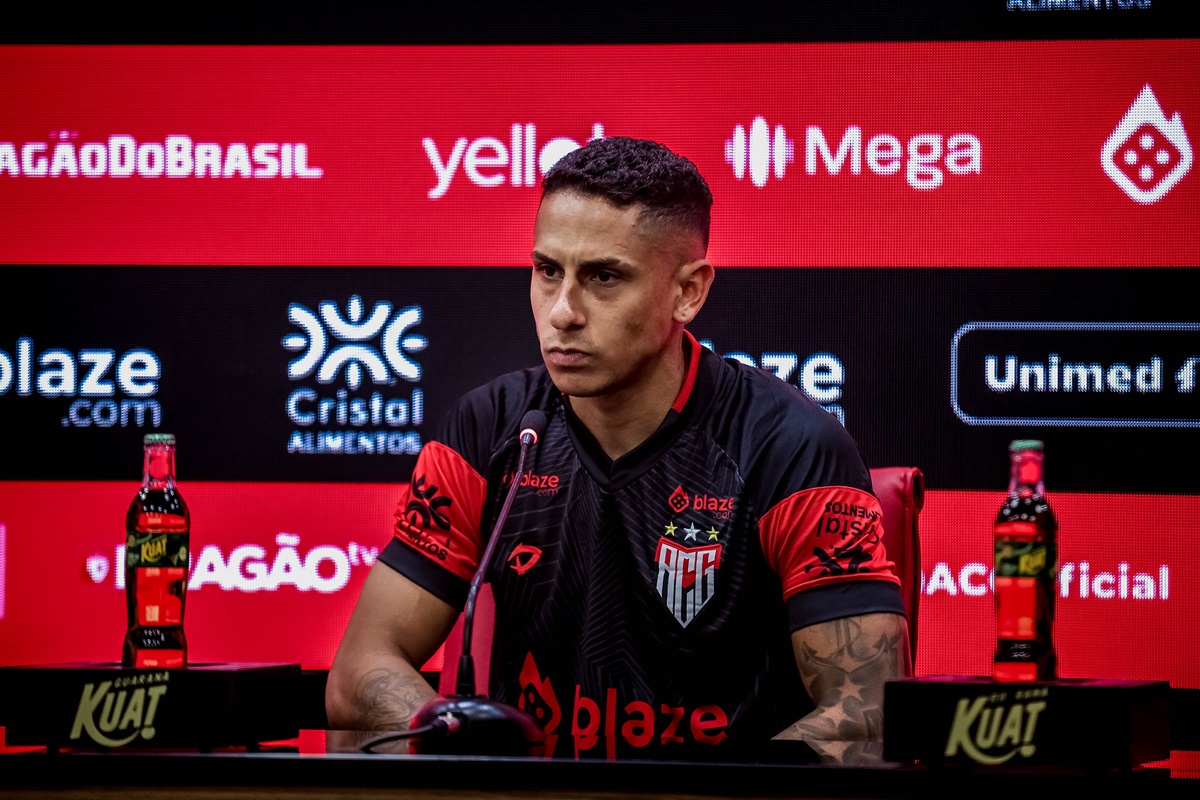 Bruno Tubarão mantém confiança no retorno do bom futebol do Atlético-GO e diz que só o triunfo interessa diante do Vitória