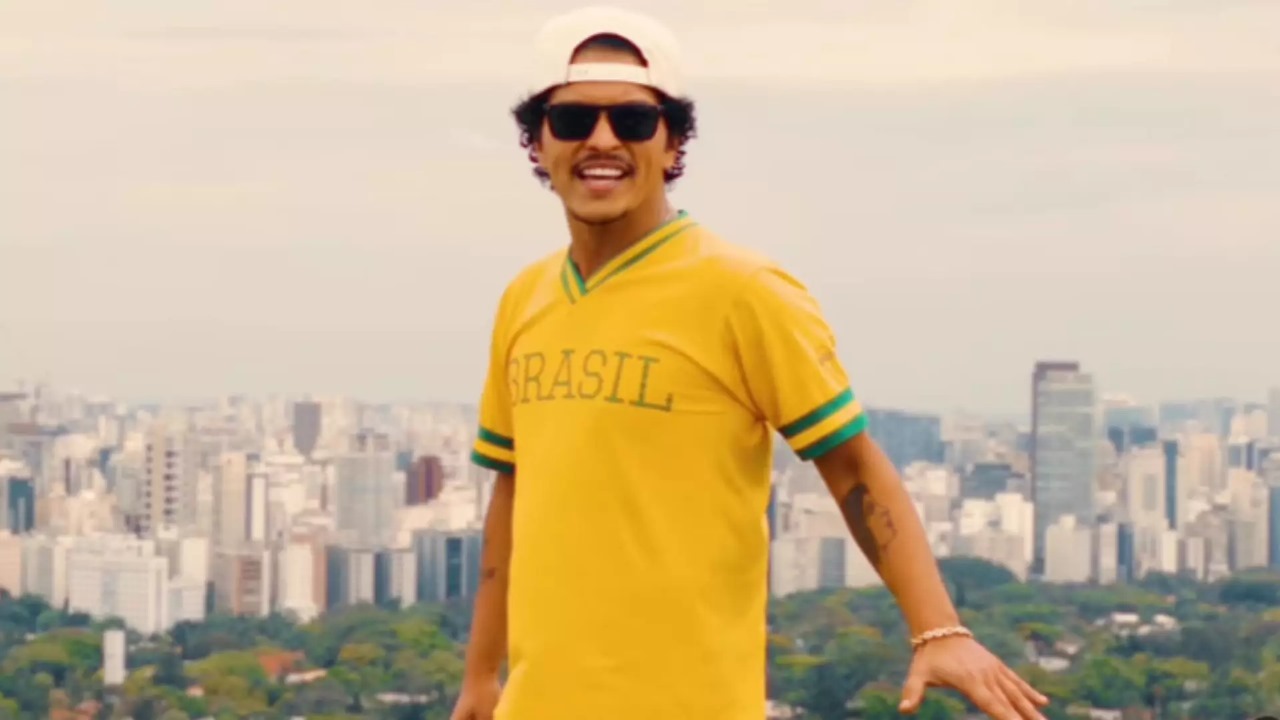 Bruno Mars conta que se apaixonou pelo Brasil após assistir a filme sobre capoeira na infância