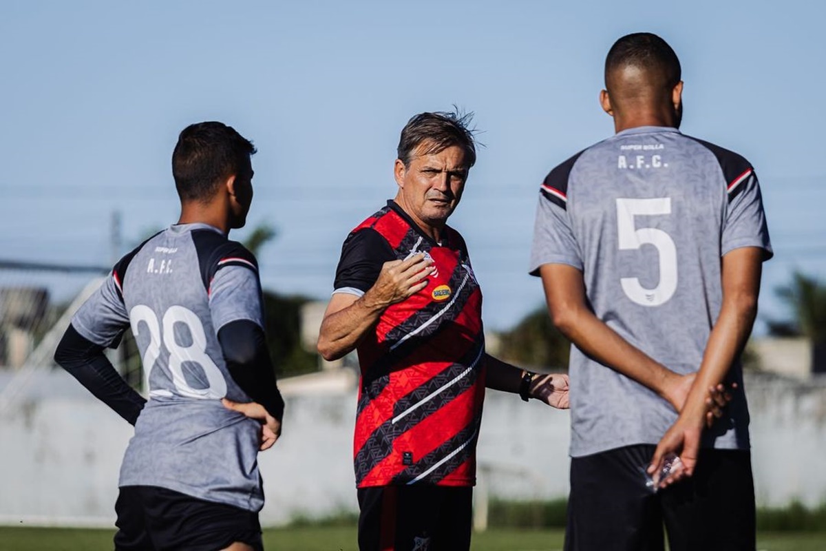 Luiz Carlos Winck rescinde contrato com Anápolis para assumir o Brasiliense