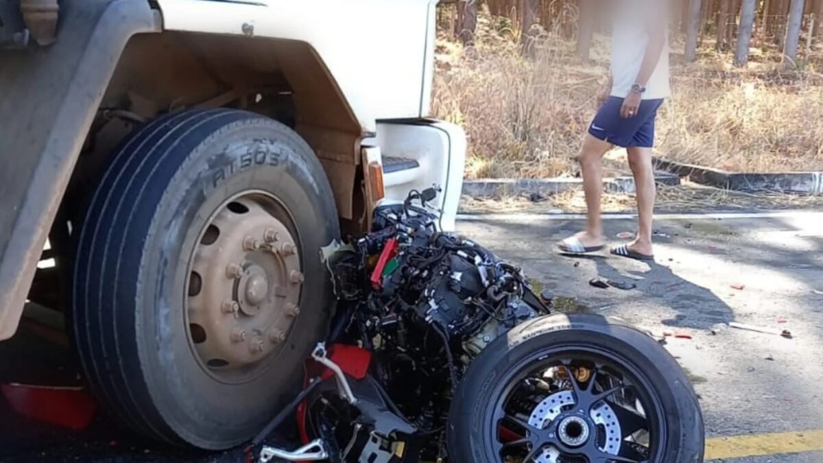 Motociclista morre em acidente envolvendo caminhão próximo a cidade de Pirenópolis Vítima que morreu tinha 43 anos