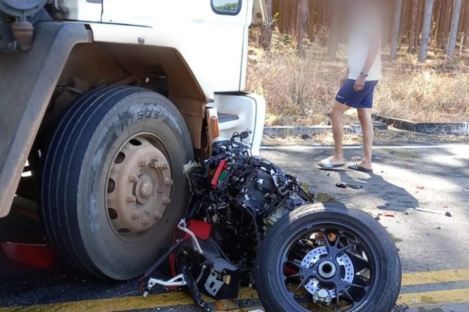 Motociclista morre em acidente envolvendo caminhão próximo a cidade de Pirenópolis Vítima que morreu tinha 43 anos