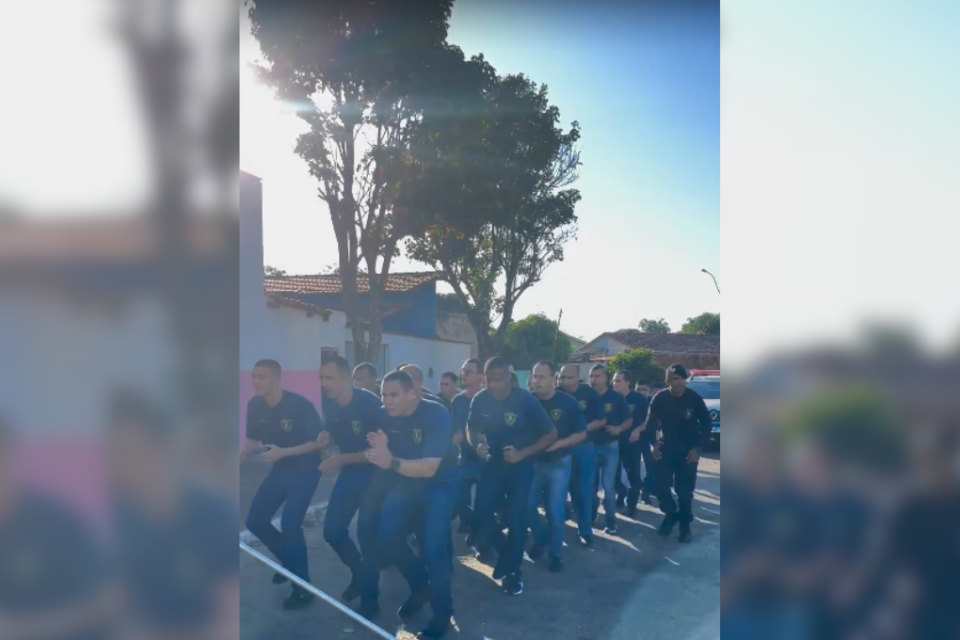 Foto do vídeo em que guardas de Abadia de Goiás passam por treinamento de formação