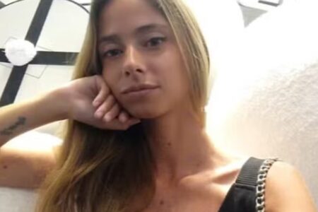 Bruna, que mora no McDonald's com a mãe (Foto: Reprodução)