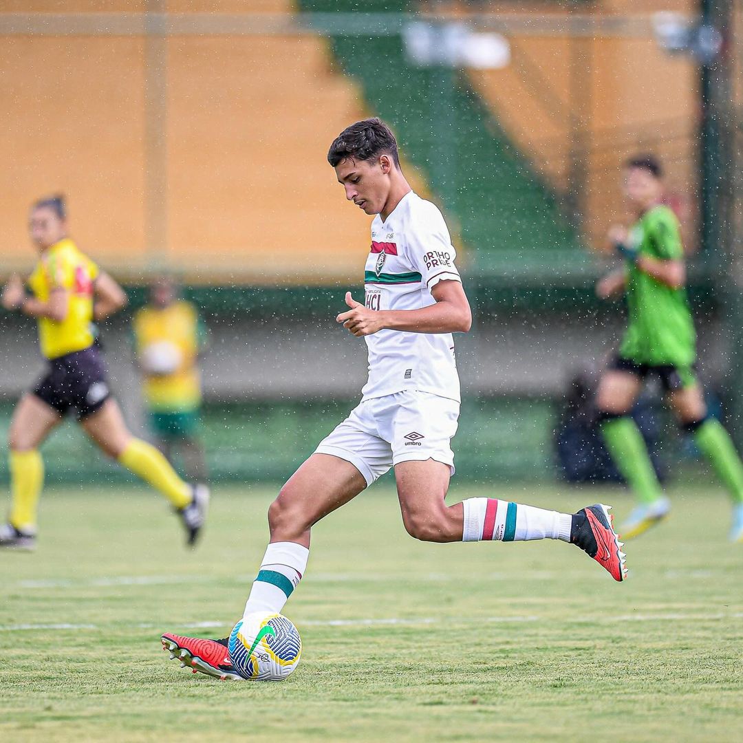 Zagueiro goiano é campeão da Copa do Brasil Sub-17, com o Fluminense