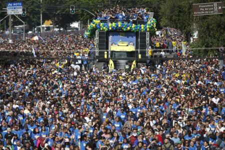 Marcha para Jesus reúne milhares de pessoas na capital paulista