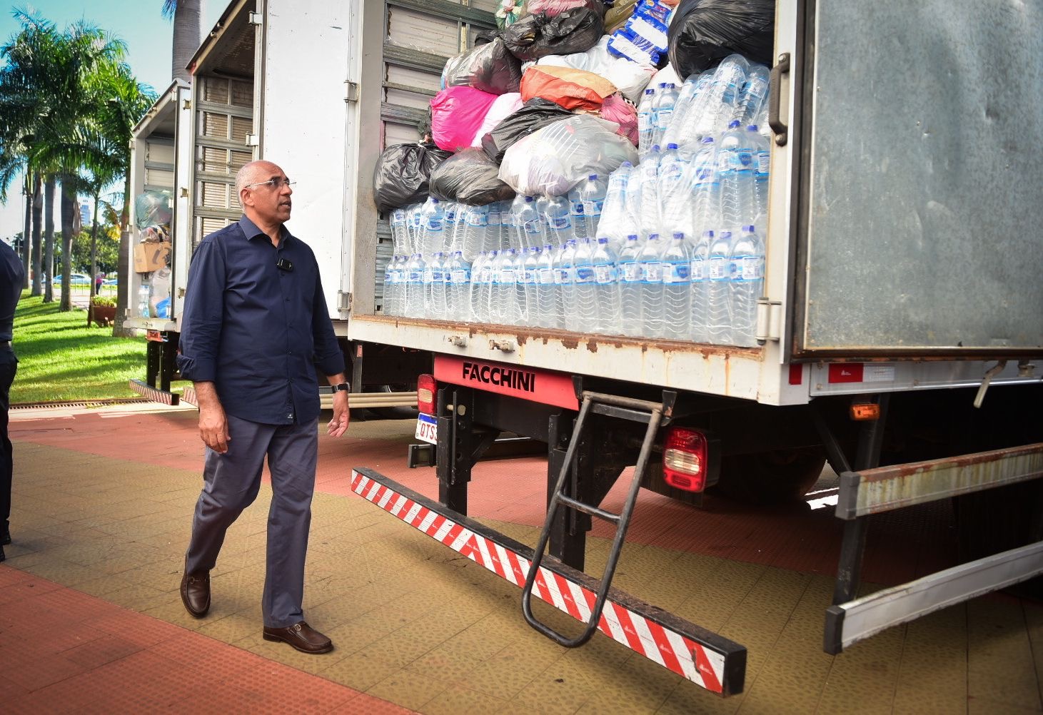 Rogério envia voluntários e lidera arrecadação de 40 toneladas de donativos para Rio Grande do Sul