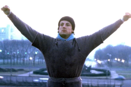 O diretor Peter Farrelly (“Green Book”) vai dirigir um filme inspirado na história de como Sylvester Stallone fez seu filme clássico de boxe de 1976, “Rocky”.