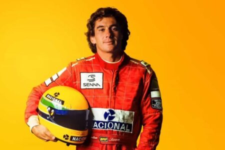 Ayrton Senna com capacete tradicional na Fórmula 1