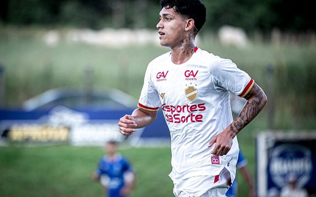 Buqeek em ação pelo sub-17 do Vila Nova