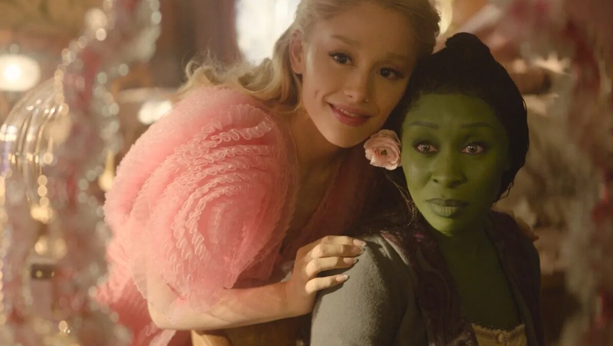 A Universal Studios divulgou um novo trailer da adaptação cinematográfica de “Wicked”, dirigido por Jon M. Chu e estrelado por Cynthia Erivo e Ariana Grande.