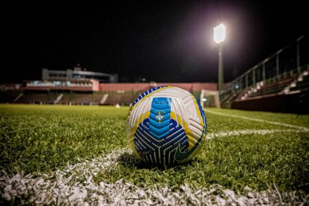 Bola oficial da temporada da CBF no gramado