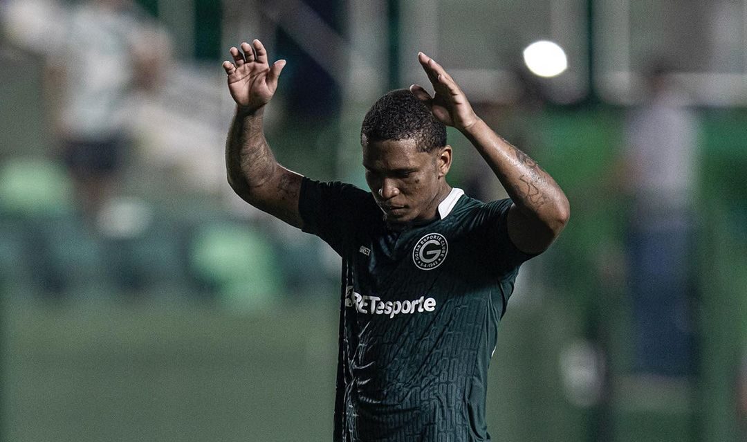 Goiás segue invicto e Juninho brilha dando assistência