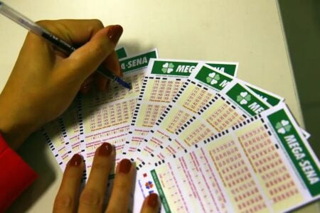 Mega-Sena acumula em R$ 100 milhões; 3 apostas em Goiás acertam 5 números