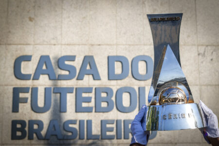 troféu da Série B 2024 na CBF