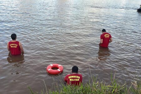 Bombeiros resgatam corpo de homem que se afogou no lago municipal em Goianira