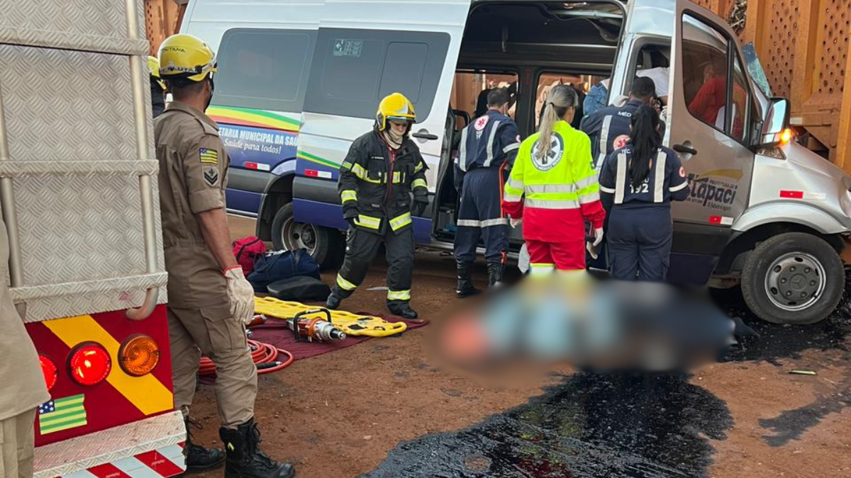 Acidente entre van e carreta deixa quatro mortos na GO-336, em Itapaci