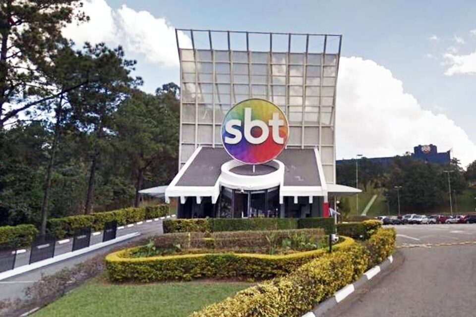 SBT investiga suposta relação sexual entre diretor e funcionário em camarim da emissora