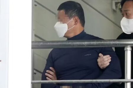 Youtuber é morto a facadas durante transmissão ao vivo na Coreia do Sul Suspeito foi preso horas após fugir do local do crime