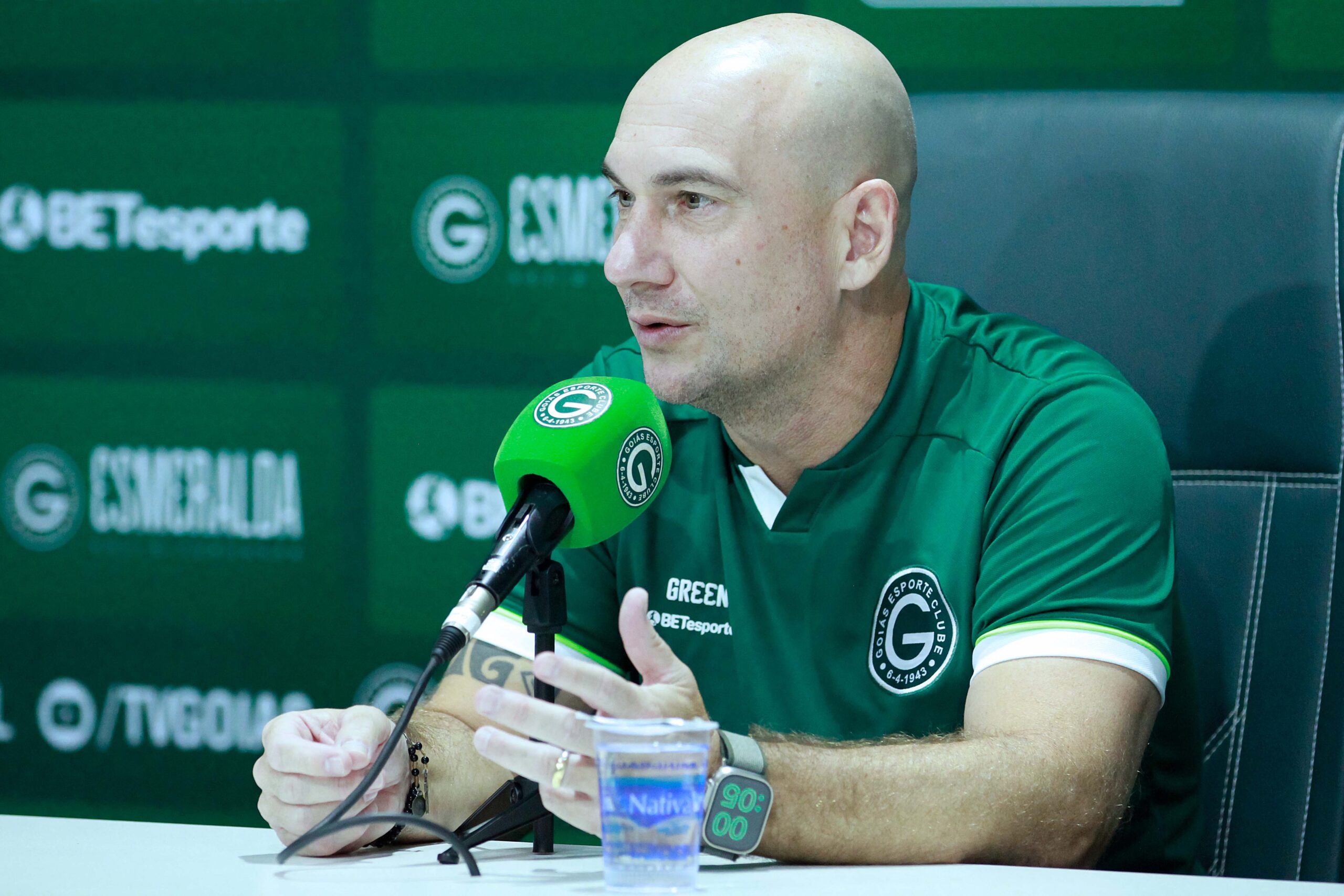 Márcio Zanardi concedendo entrevista no Goiás