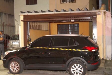 Adolescente mata os pais e a irmã em SP por ficar sem computador e celular Menor ficou em casa com os corpos no final de semana