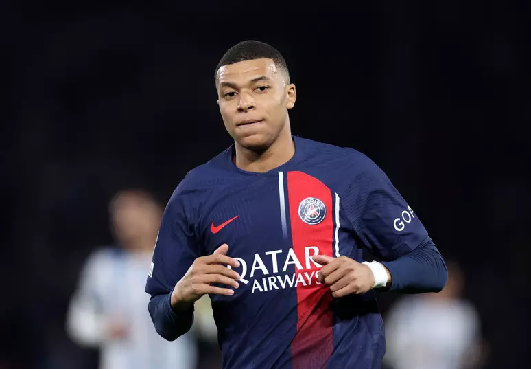 Mbappé anuncia saída do PSG ao final da temporada: ‘Muitas emoções’