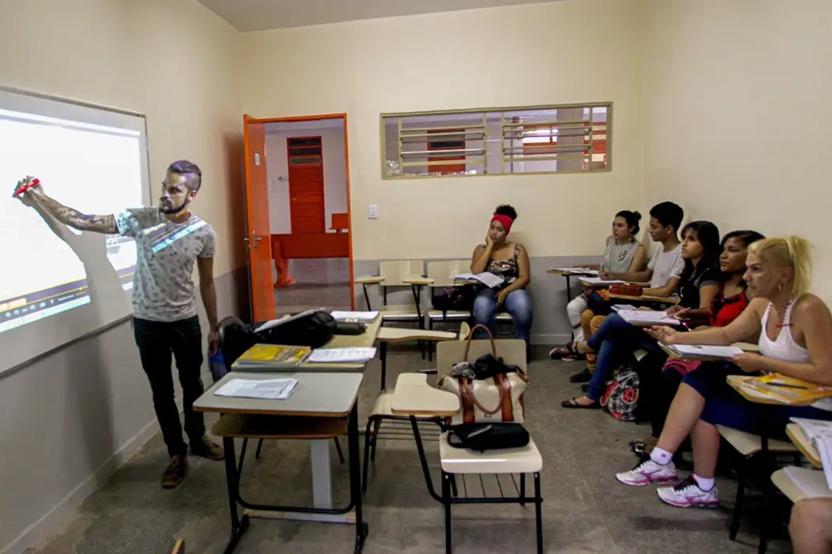 Terceira parcela do Pé-de-Meia começa a ser paga nesta segunda-feira