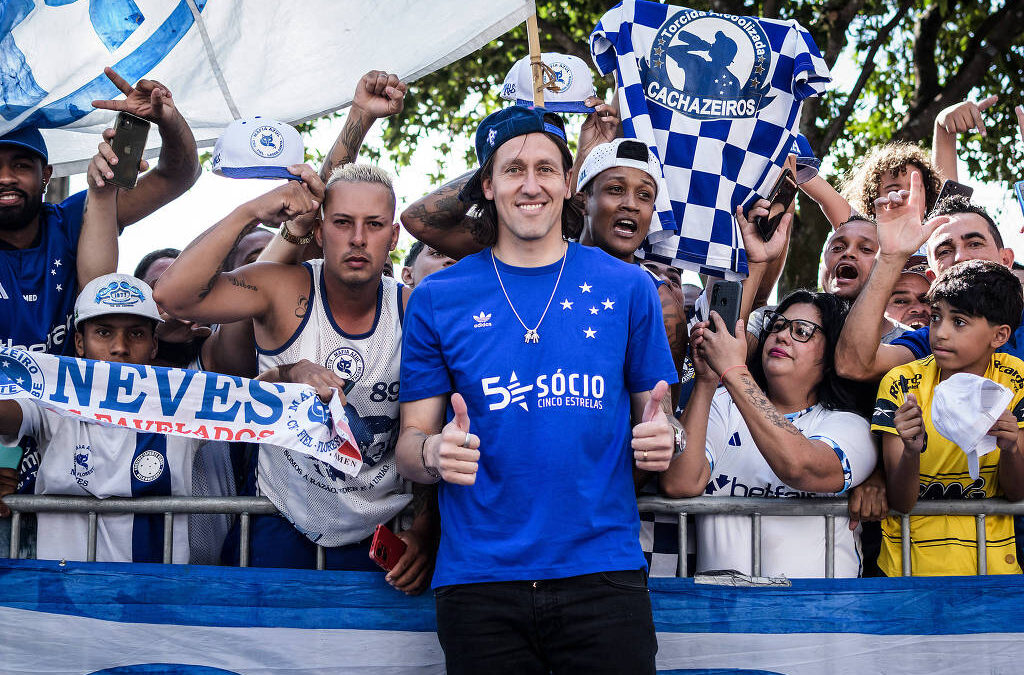 Cássio ao lado da torcida do Cruzeiro