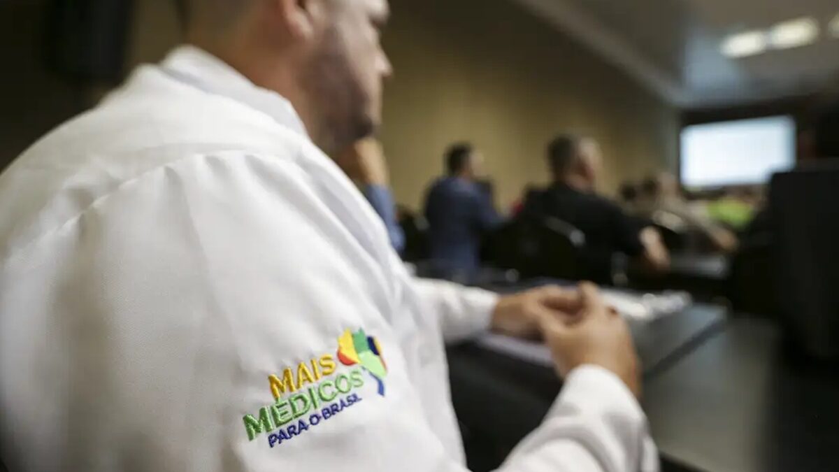 Saúde reajusta bolsa do Mais Médicos em 8,4%