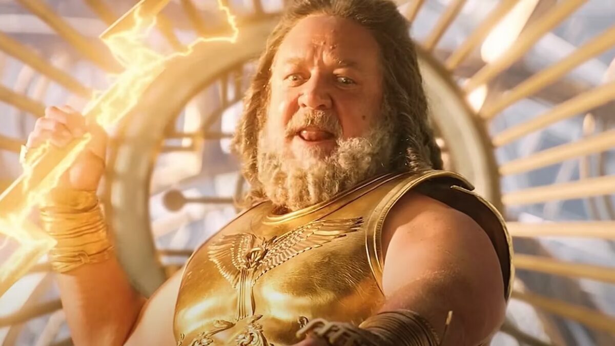 Russell Crowe não faz rodeios ao discutir filmes de quadrinhos. Em uma nova entrevista à GQ britânica, o ator vencedor do Oscar respondeu às recentes críticas de Dakota Johnson a "Madame Web"