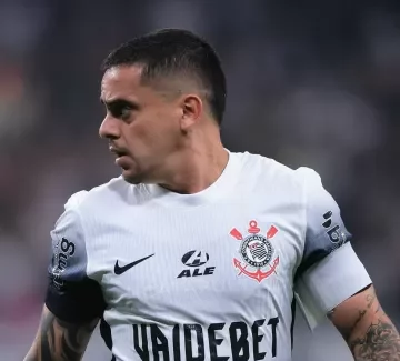 Corinthians abre conversas para renovar contrato do lateral Fagner