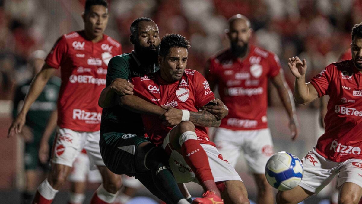 Henrique Almeida sendo marcado por Marcão no OBA