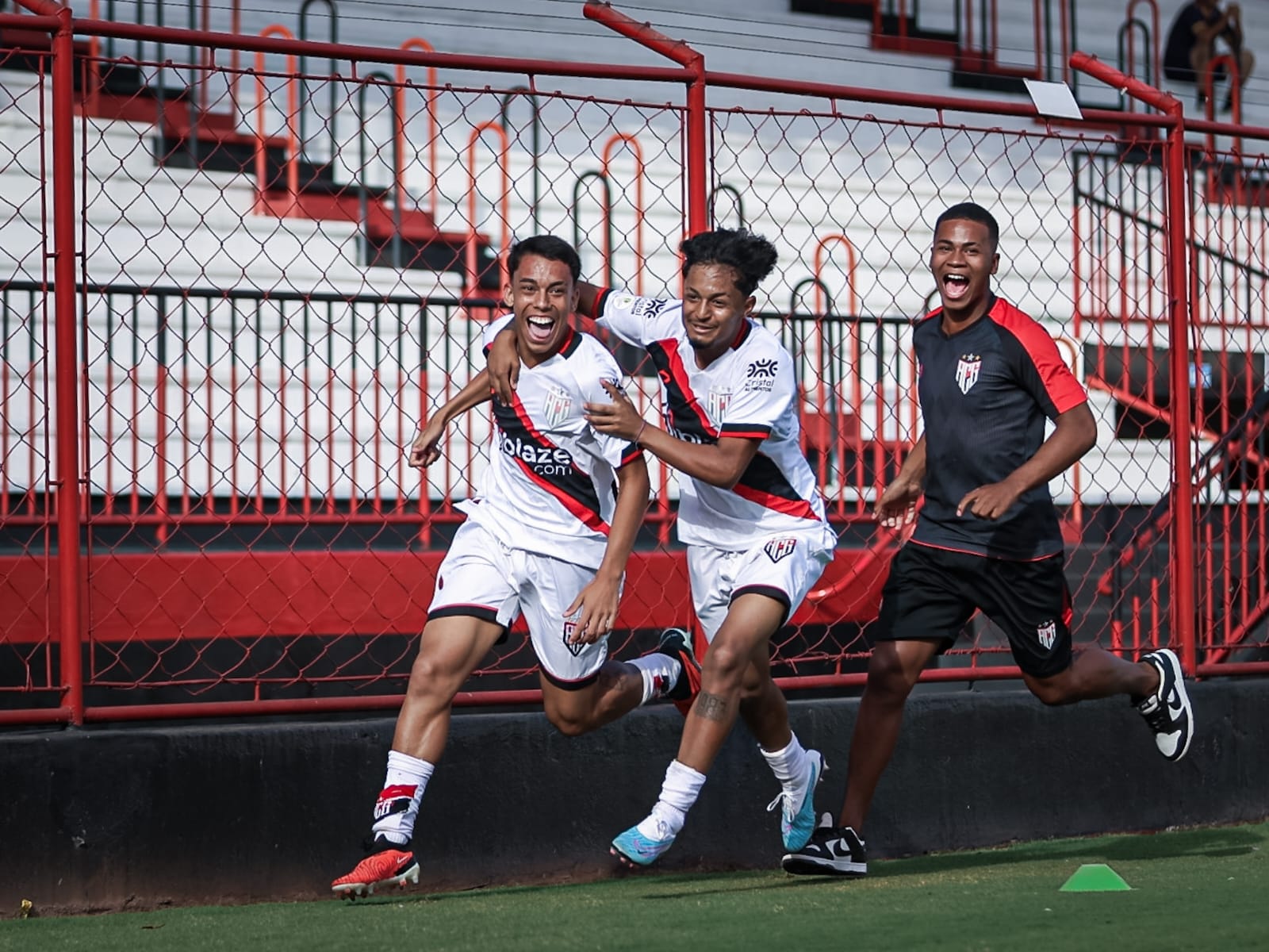 Nos pênaltis, Atlético Goianiense vence Império Pires do Rio e conquista o Goianão Sub-17