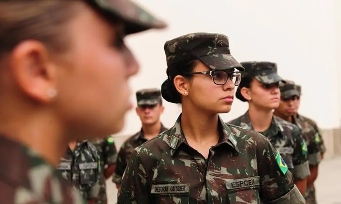 Forças Armadas vão permitir alistamento militar feminino pela 1ª vez em 2025